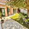Malù apartment, wifi, private parking and garden in centre