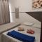Kit net 02 quarto e cozinha espaço exclusivo cama casal e cama solteiro - مارينجا