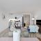 Sleep 6 Stylish 1BR 2BA Beachfront by CozySuites - 大西洋城