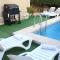 Chalet con piscina en el Mareny - Mareny Blau