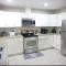 Gorgeous King Master room with private lavatory
