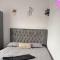 HouseSleeps5-Garden-Parking-PetsOK-Near Locks