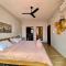 Modern 2-bedroom townhouse with rooftop terrace