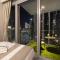 SmartStay at Opera Grand - Stunning Burj Khalifa Views - Brand New Luxury Residences - Dubai