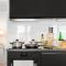 5 mins to City center in Bright & Cozy stay