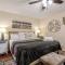 Townhome in PBG, king bed, pergola, BBQ & fire pit