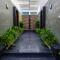 S R Spa Suites