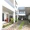 Hotel D88 Mitra RedDoorz Near Santera Flower Garden