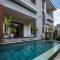 Simple Classic Room with Own Kitchen & Shared Pool - Убуд