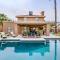 Huge Backyard W Heated Pool, Fire Pit & Bbq