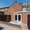 5 Bedroom 5 Bathroom House with Free Parking, Fast WiFi, Smart TV and Work Desks by Yoko Property - Coventry