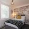 5 Bedroom 5 Bathroom House with Free Parking, Fast WiFi, Smart TV and Work Desks by Yoko Property - Coventry