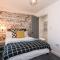 5 Bedroom 5 Bathroom House with Free Parking, Fast WiFi, Smart TV and Work Desks by Yoko Property - Coventry