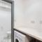 5 Bedroom 5 Bathroom House with Free Parking, Fast WiFi, Smart TV and Work Desks by Yoko Property - Coventry