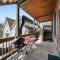 Lincoln Park 2 Bedroom Condo Wmid Century Flair