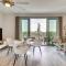 Chic Sarasota Condo with Balcony 2 Mi to Beaches! - ساراسوتا