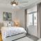 Chic Sarasota Condo with Balcony 2 Mi to Beaches! - ساراسوتا
