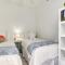 Chic Sarasota Condo with Balcony 2 Mi to Beaches! - ساراسوتا