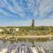 Chic Sarasota Condo with Balcony 2 Mi to Beaches! - ساراسوتا