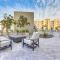 Chic Sarasota Condo with Balcony 2 Mi to Beaches! - ساراسوتا