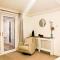 Simple House w- FREE PARKING by Manchester Airport - FREE DROP-OFF - Manchester