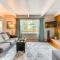 Estes Park Condo with Deck and Views about 3 Miles to RMNP - استيس بارك