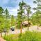 Estes Park Condo with Deck and Views about 3 Miles to RMNP - استيس بارك