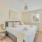 Beautiful Detached House with Study Room, SmartTVs, Fast Wifi and Free Driveway Parking by Yoko Property - Northampton