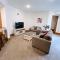 2 separate 2 bedrooms suite's with parking at The Grand Castle - 格兰维尔