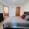 2 separate 2 bedrooms suite's with parking at The Grand Castle - 格兰维尔