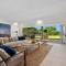 Zephyr on Sapphire - Stunning private property on absolute beachfront