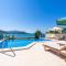Beachfront Apartment house Hon with pool - Dubrava