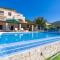 Beachfront Apartment house Hon with pool - Dubrava