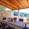 Beachfront Apartment house Hon with pool - Dubrava
