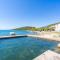 Beachfront Apartment house Hon with pool - Dubrava