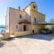 Beachfront Apartment house Hon with pool - Dubrava