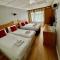 Whites Hotel
