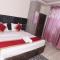Hotel Elegance, Katra