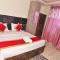 Hotel Elegance, Katra