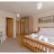 Warwick Views - Family Hot Tub Home Lovely Views with Ample Parking - 托基