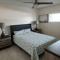 Resort style property with Pool, Tennis and Private beach access - كوكاو بيتش