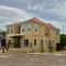 Private Spacious Modern 4BR Home with Full Kitchen