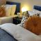 M1, M62, Free Parking, WiFi, 8 beds, Separate office - 迪斯伯里