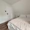 Plush Leeds Bungalow, Free Parking
