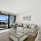 Elegantly Spacious 3-Bed Unit Overlooking the Bay