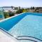 Elegantly Spacious 3-Bed Unit Overlooking the Bay