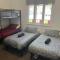 Corner Cottage- Pool Table, WiFi, AC & Firepit