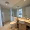 Breezy Seaview 2BR Apt in Broadbeach