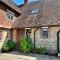 Picturebook cottage on prestigious polo estate - Stedham