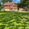 Picturebook cottage on prestigious polo estate - Stedham